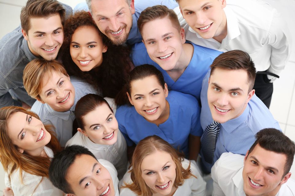 Mitarbeiter und Mitarbeiterinnen bei MED-Spezialisten in Düsseldorf